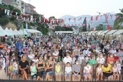 Gönül Yeprem 'Neseli Notalar' Konseri Ile Çocuklarla Bulustu