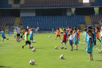 Futbolda Özkaynak Ile Yaklasik 400 Çocuga Ücretsiz Futbol Egitimi Veriliyor