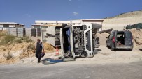Kum Yüklü Kamyon Devrildi, Sürücü Yaralandi