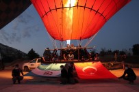 Kapadokya'da Türkiye Ve Guatemala Bayraklari Gökyüzünde Dalgalandi