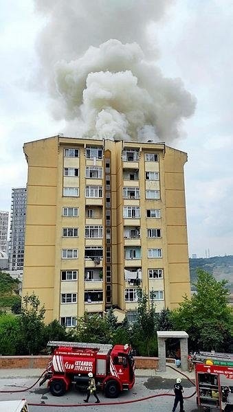 Başakşehir'de korkutan yangın!