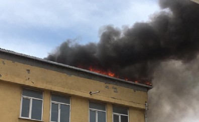 Başakşehir'de korkutan yangın!