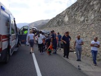 Erzincan'da Trafik Kazasi Açiklamasi 2'Si Agir 4 Yarali