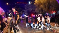 Izmir'de Biçakli, Kaldirim Tasli 'Omuz Atma' Kavgasi Açiklamasi 1 Ölü, 3 Yarali