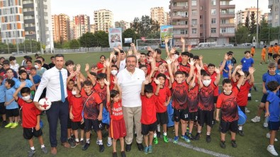 Çukurova'da Yaz Futbol Okulu Açildi