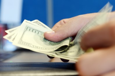 Finansal Kesim Disindaki Firmalarin Net Döviz Pozisyonu Açigi Nisanda Artti