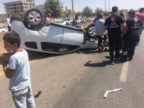 TİCARİ ARAÇ - Hafif Ticari Araçla Otomobil Çarpisti Açiklamasi 9 Yarali
