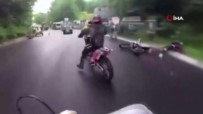 MOTOSİKLETÇİ - Manevra Yapan Motosiklet Ata Çarpti