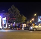 DEVLET HASTANESİ - Motosiklet Araca Çarpti Açiklamasi 1 Ölü