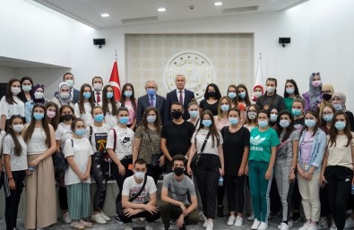 Novi Pazarli Ögrencilerden Milli Egitim Bakanligina Ziyaret