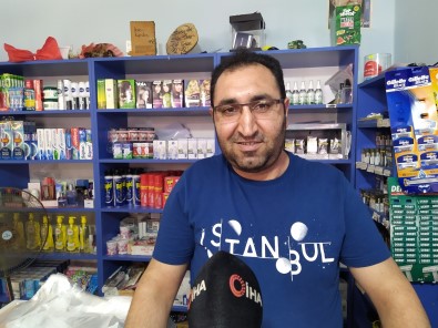 (Özel) Küçükçekmece'de Sadaka Kutusunu Çalan Hirsiz Kamerada