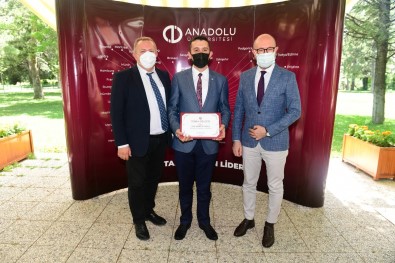 Rektör Erdal, Doç. Emre Ünlenen'i Tebrik Etti