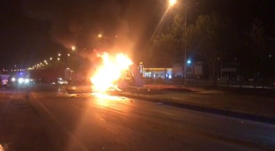 Trafik Yön Tabelasina Çarpan Tir Böyle Patladi