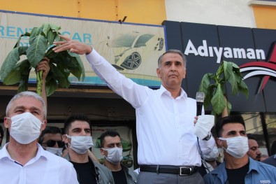 Vali Konustu, Tütün Eylemcileri Dagildi