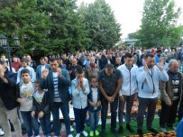 Kosova'da Yüzlerce Müslüman Kurban Bayrami Namazini Kildi