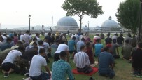 Süleymaniye Camii'nde Binlerce Vatandasin Katilimiyla Bayram Namazi Kilindi