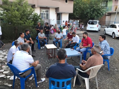 AK Parti Kayapinar Ilçe Baskani Delidere, Çocuklarin Ve Vatandaslarin Bayramini Kutladi