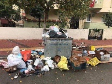 ‘CHP demek çöp demek!’ CHP’li Çanakkale Belediyesi çöpleri toplamak yerine vatandaşları suçladı!