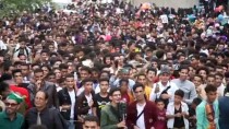 Yemen'in Taiz Kentinde Yüzlerce Kisi Kurban Bayrami'ni Kahire Kalesi'ndeki Müzik Festivaliyle Kutladi