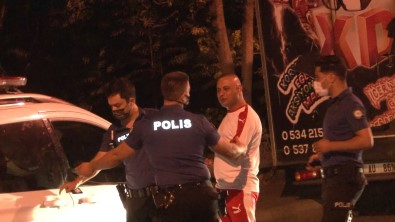 Alkollü Sürücü Park Halindeki 5 Otomobile Çarpti, O Anlar Kamerada