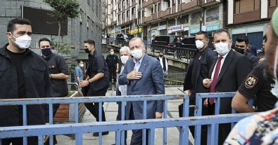 Başkan Erdoğan sel bölgesinde! Vatandaşları dinledi, not aldı