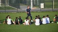 Bursaspor'da Üç Genç Oyuncu Takimdan Gönderildi