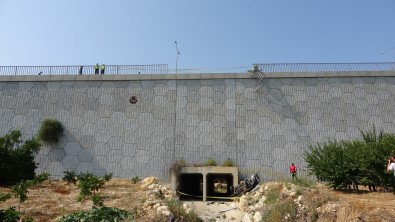 Mersin'de Pikap Köprüden Uçtu Açiklamasi 2 Ölü, 1 Yarali