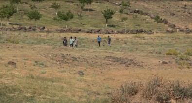 Muradiye'de 25 Düzensiz Göçmen Yakalandi