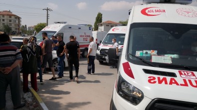 Vakaya Giden Ambulans Ile Otomobil Çarpisti Açiklamasi 3 Çocuk Yarali