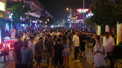 Alanya'da Barlar Sokaginda Maske Zorunlulugu