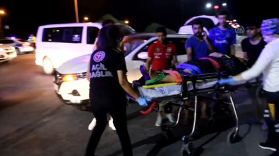 Antalya'da Otomobil Ile Tur Minibüsü Çarpisti Açiklamasi 3 Yarali