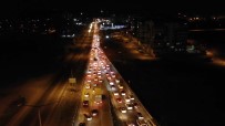 'Kilit Kavsak' Kirikkale'de Gece Yarisi Trafik Yogunlugu Açiklamasi Araç Kuyrugu 15 Kilometreyi Buldu