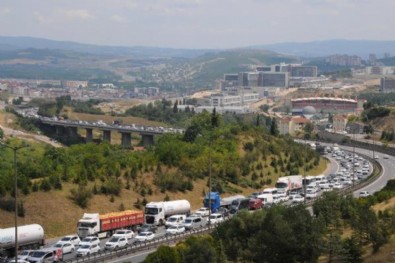 Bayram dönüşü trafik felç!