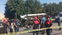 Mesrubat Kamyoneti Motosikletli Çifte Çarpti Açiklamasi 1 Ölü, 2 Yarali