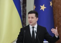 Ukrayna Devlet Baskani Zelenskiy, Genelkurmay Baskani Khomçak'i Görevden Aldi