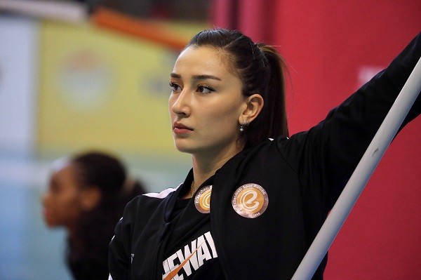 Hande Baladın'ın Bireysel Başarıları Nelerdir? Hande Baladın Kimdir? Hande Baladın Kaç Yaşında? Hande Baladın’ın Boyu Kaç? Hande Baladın Evli mi? Hande Baladın'ın Oynadığı Takımlar