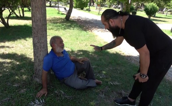 Adana'da bunaltan sıcak! Ağaç gölgesinde uyuyan vatandaşı öldü sandılar!