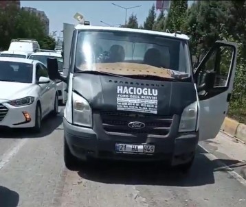 Batman'da Kamyonet Ile Otomobil Çarpisti Açiklamasi 2 Yarali