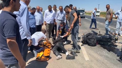 Kamyonete Çarpan Motosikletin Sürücüsü Agir Yaralandi