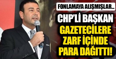 CHP'li Beşiktaş Belediye Başkanı Rıza Akpolat gazetecilere zarf içinde 500 TL dağıttı