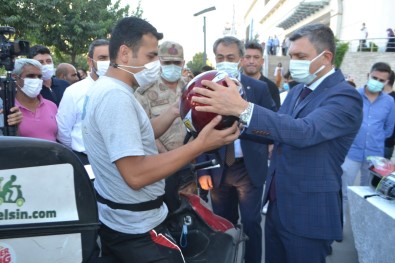 Batman'da Motosiklet Sürücülerine Ücretsiz Kask Dagitildi