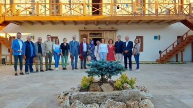 Bayburt Üniversitesi Ile Kenan Yavuz Kültür Vakfi Arasinda Protokol Imzalandi