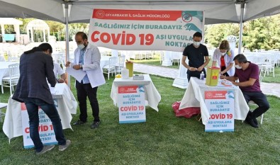 Diyarbakir Ögretmenevinde Covid-19 Asi Uygulama Noktasi Kuruldu