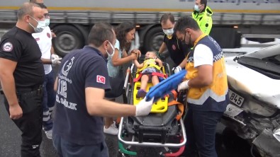 Freni Bosalan Otomobil Isikta Bekleyen Araca Çarpti Açiklamasi 2'Si Çocuk 6 Yarali