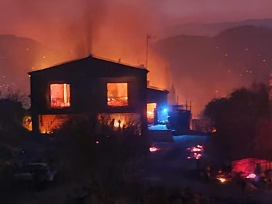 Güney Kibris'taki Yangin Ölüme Neden Oldu, Acil Durum Ilan Edildi