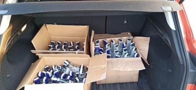 Manisa'da Otomobilden 94 Sise Kaçak Içki Çikti