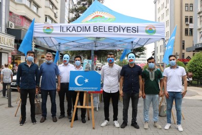 OMÜ'lü Doktor Adaylarindan Uygur Türklerine Destek Standi