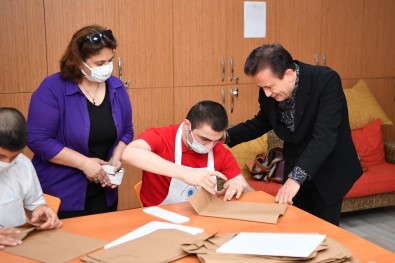 Tuzla'nin Özel Çocuklari, Naylon Poset Yerine Kese Kagidi Üretiyor