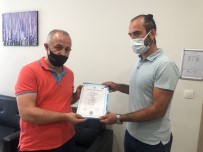 Vefat Eden Kizinin Diplomasini Aldi