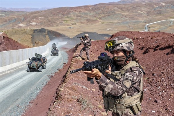 750 özel harekat polisi sınıra yerleşti!